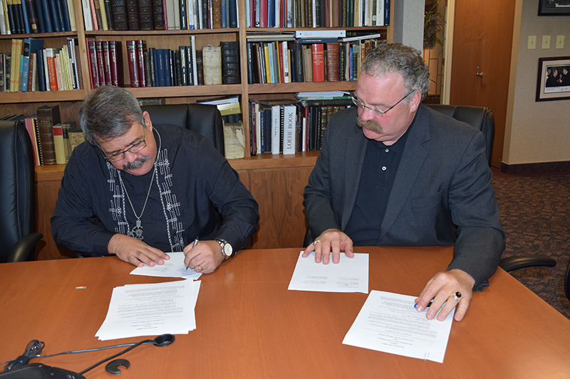 LCP President Antonio Reyes and LCMS President Matthew Harrison sign the protocol agreement.